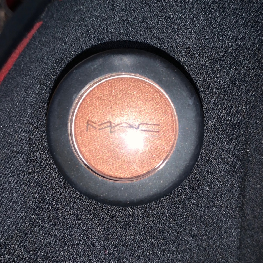 MAC eyeshadow Mulch
